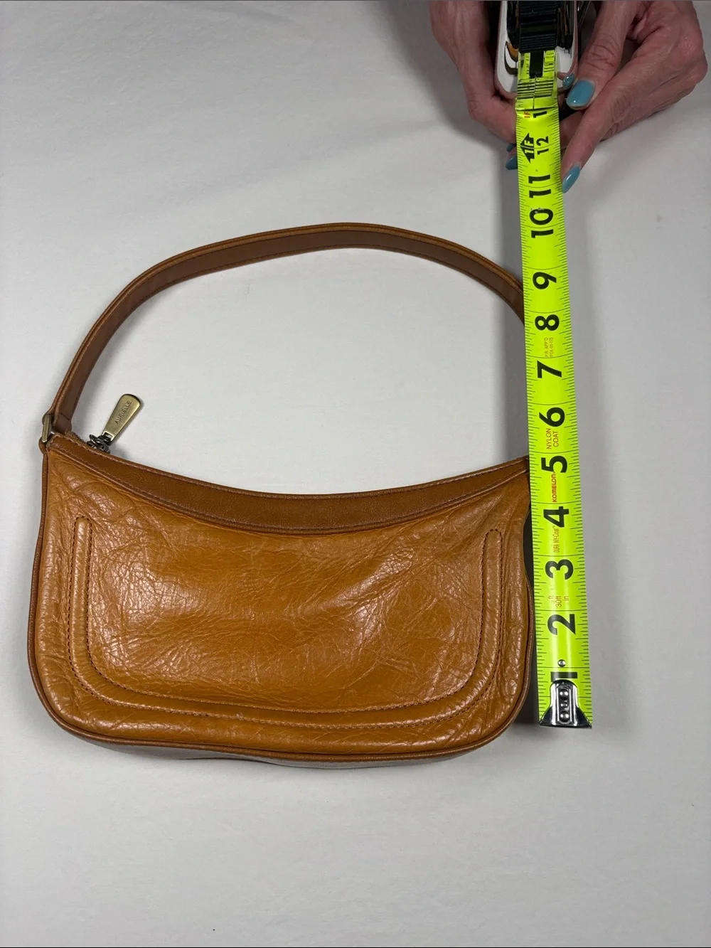 Aurielle Tan Leather Shoulder Bag - Picture 5 of 6